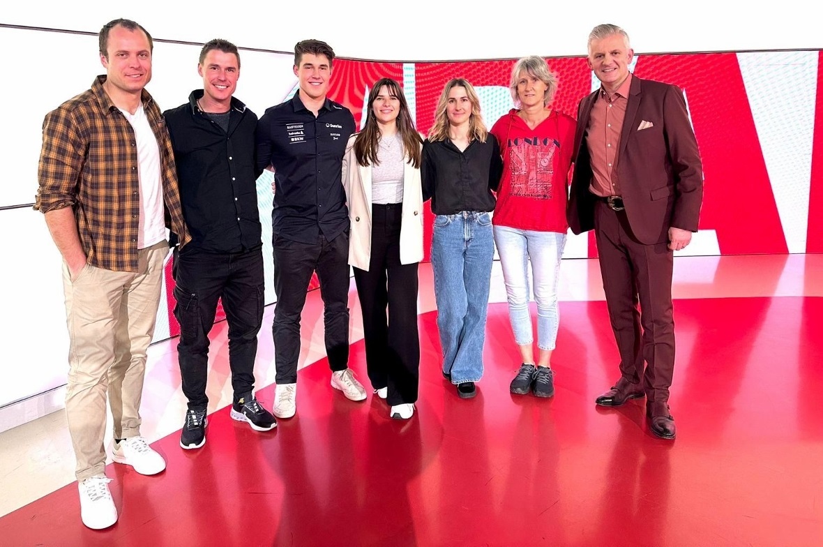 Franjo von Allmen im Studio im Leutschenbach mit: Ralph Weber, Bruder Kilian, Evelyne Bieri, Schwester Melanie und Mama Susanna sowie Rainer Maria Salzgeber.