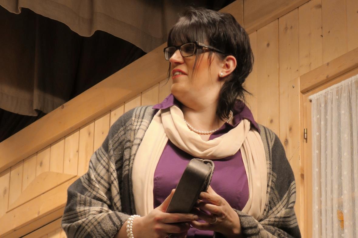 Frau von Bergen (Sandra Müller) ist skeptisch – oder doch nicht?