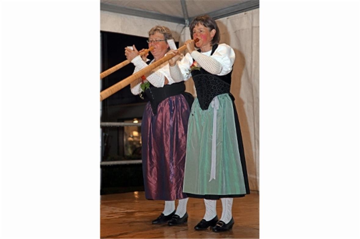 Frauen Alphorn Duo Zahler Freidig.
