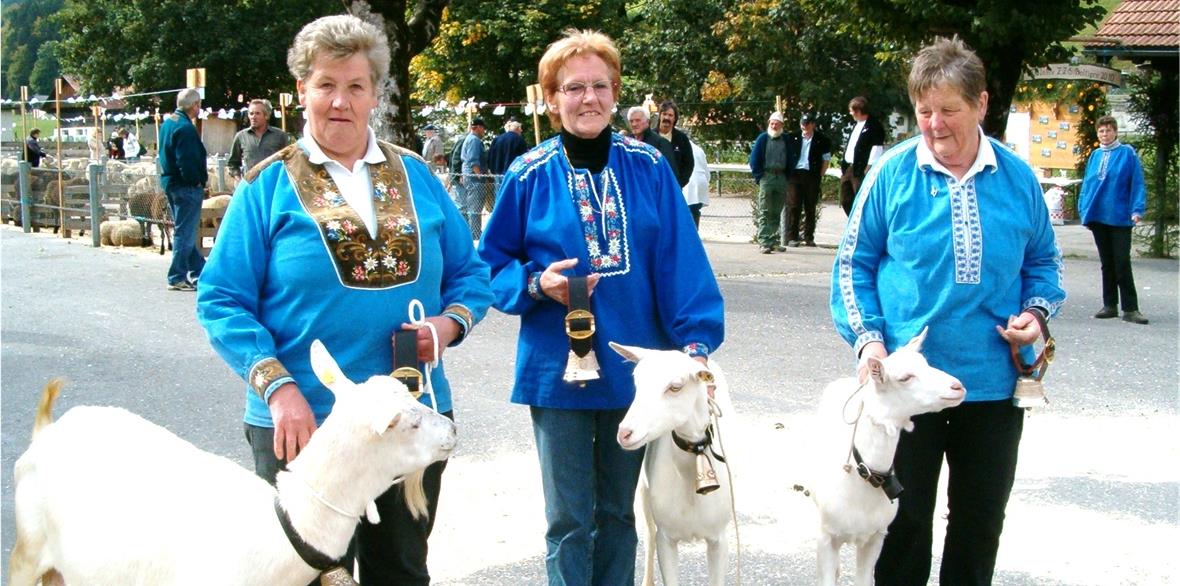 Frauen-Power, v.l. Martha Guggisberg mit Miss Schöneuter, Käthi Hirschi mit Miss Boltigen, Marie-Luise Hirschi mit Miss Gitzi.