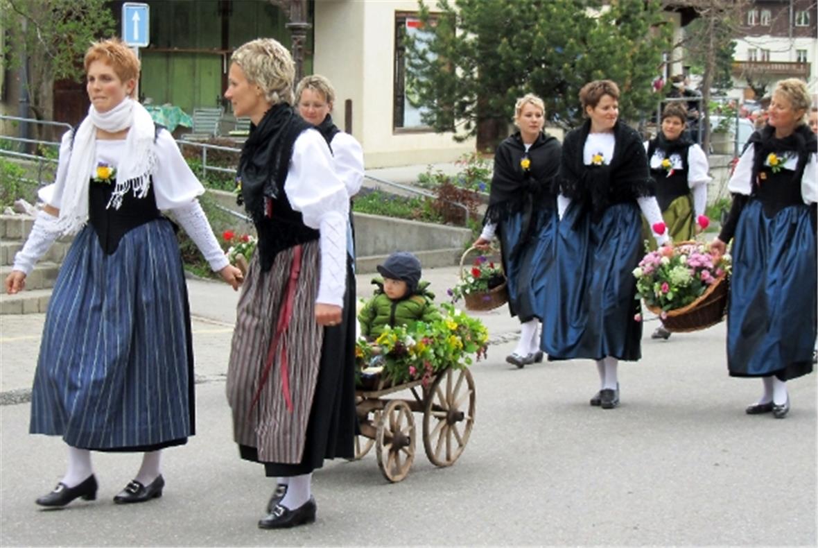 Frauenjodlergruppe Echo vom Flösch beim Umzug