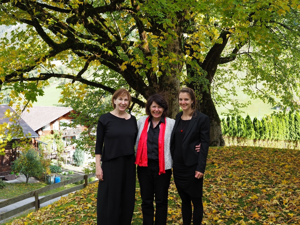 Frauenpower: Regionalpfarrerin Esther Schweizer, die ebenfalls zum Fest kam, mit...