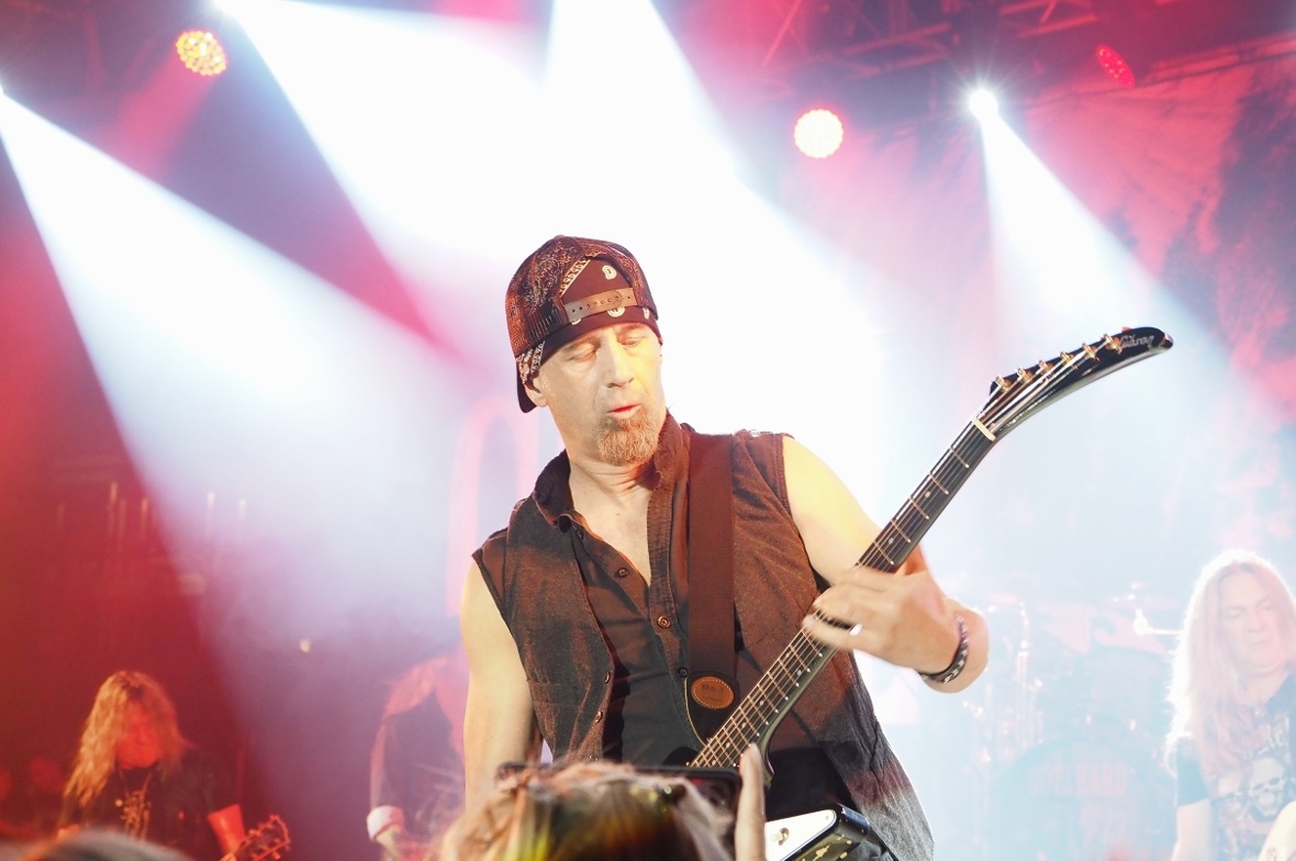 Freddy Scherer beim Gotthard-Konzert im Lötschbergsaal Spiez.