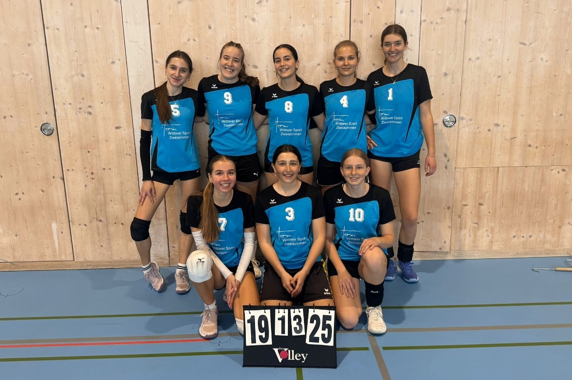 Freude über die positive Entwicklung und Aufstieg in die nächsthöhere Liga: Das U20-Team des VBC Obersimmental.