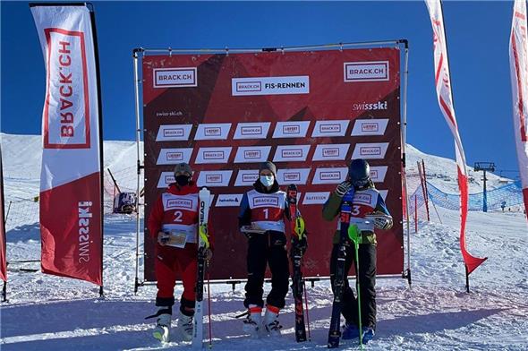 Freuten sich über ihren Erfolg im ersten FIS-Slalom von Davos: Matthias Grünenwald aus Zweisimmen siegte vor dem Boltiger Franjo von Allmen (links) und Loic Chable aus Villars-sur-Ollon.