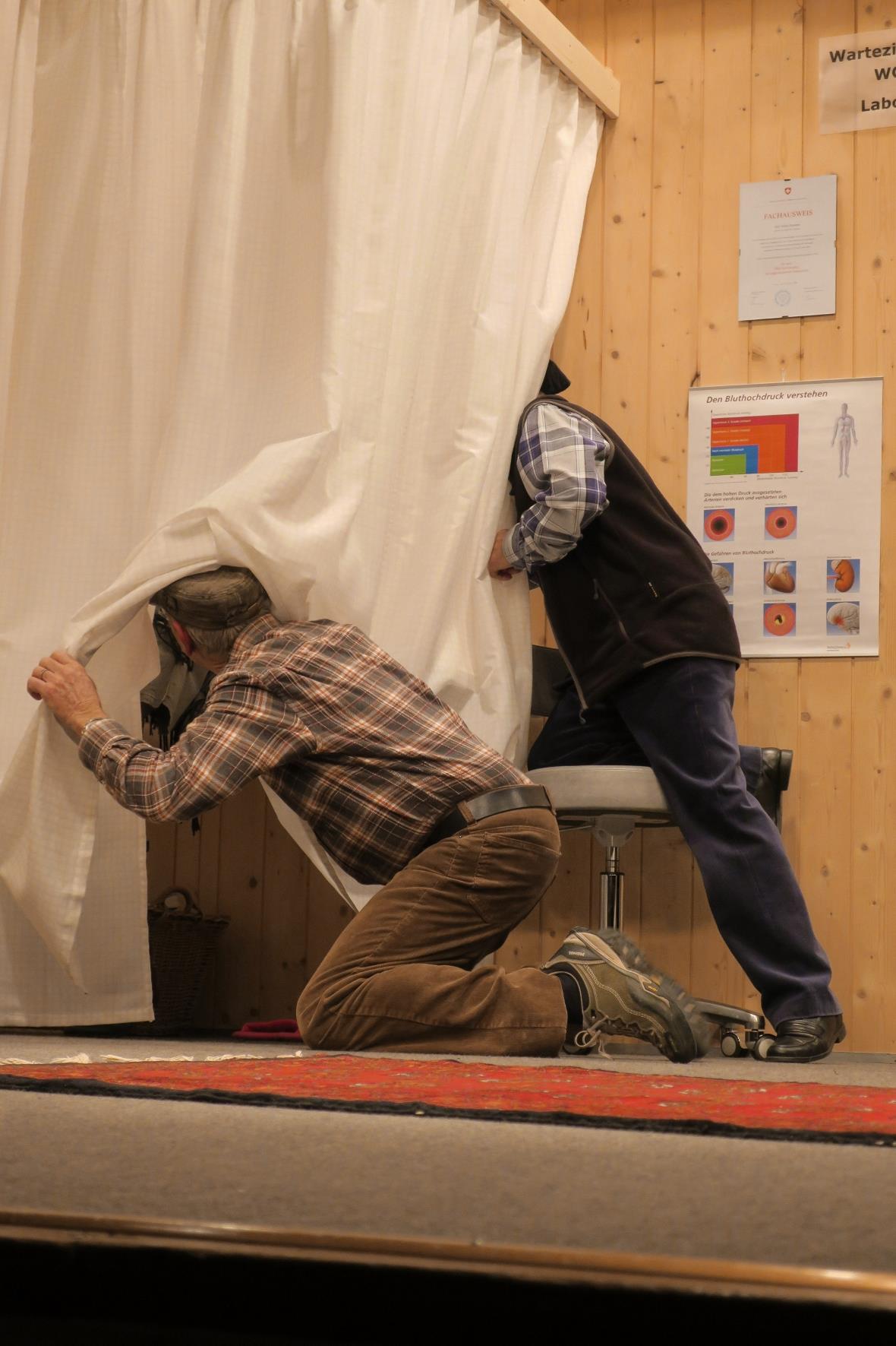 Fritz (Fritz Grünenwald, rechts) und Kari (Hans Zurbrügg, links) sind ganz schön...