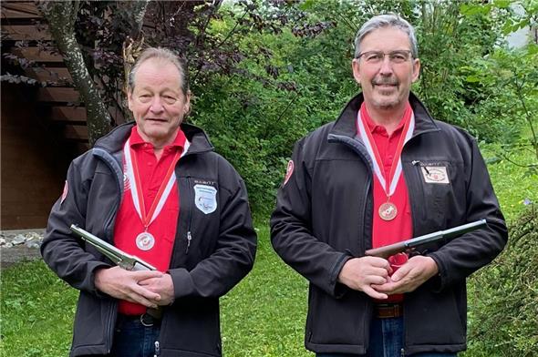 Fritz Indermühle und Uwe Schneider konnten sich bei den Schweizermeisterschaften für Vorderladerschützen auf dem Podest platzieren.