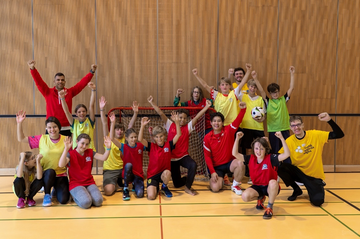 Fröhliche Gesichter an den Kinderaktivitäten im Rahmen des Programms.