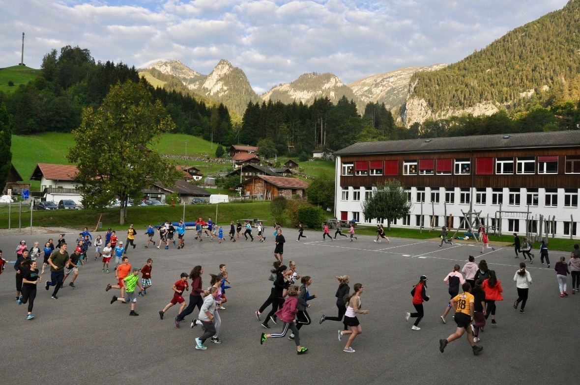 Fröhliches Einlaufen.