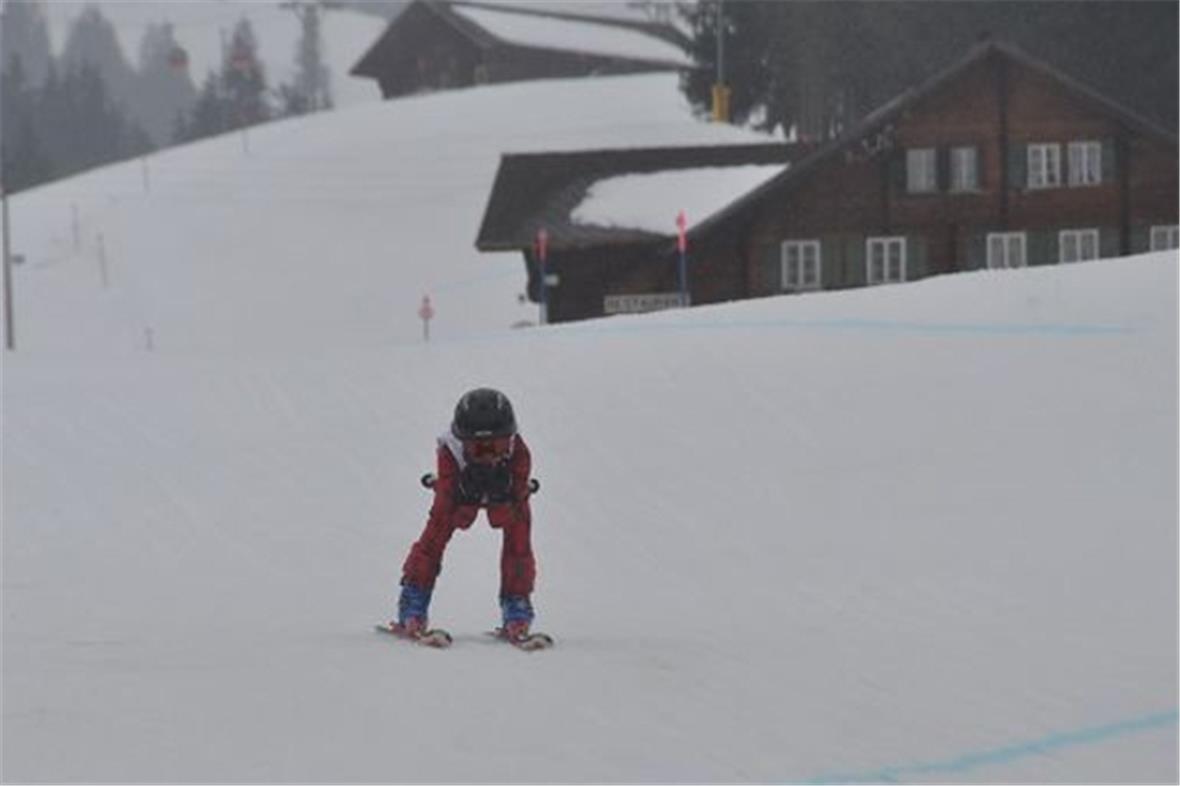 Früh übt sich… Perfekte Hockeposition am Mini Derby.