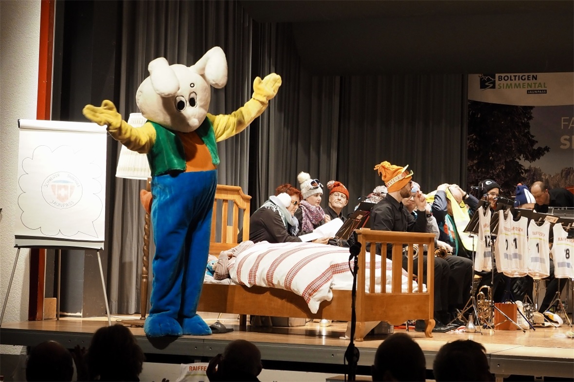 Frühlingskonzert «Alles fährt Ski» der Musikgesellschaft Boltigen mit Snowli.