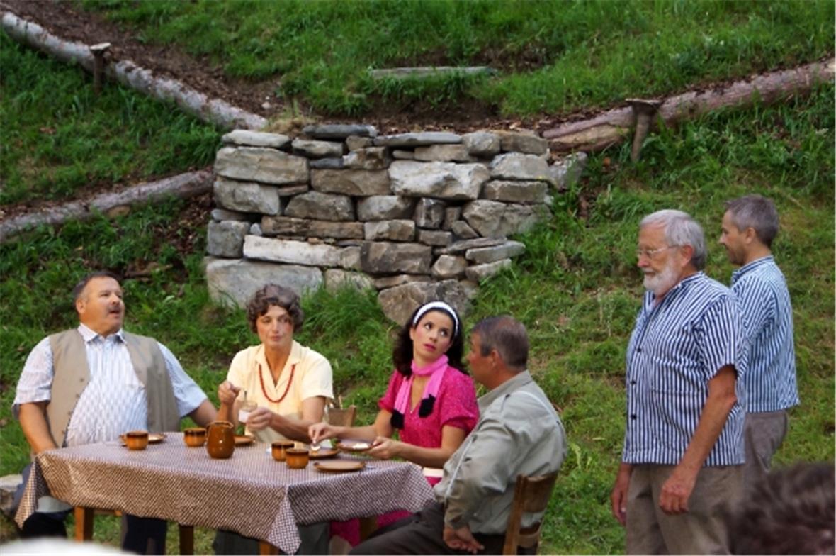 Frühmorgendliche Lagebesprechung der Anstaltsleitung.