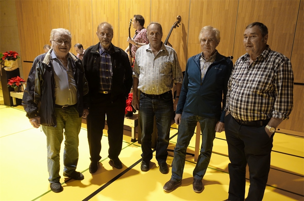 Fünf der elf Gründungsmitglieder von 1968 waren am Jubiläumsfest persönlich anwesend: Arthur Bowee, Ernst Stalder, Kurt Göpfert, Reinhold Bowee, Arnold Christeler sowie ihren sechs weiteren Kameraden ist es zu verdanken, dass der Schwingklub heuer sein 50-jähriges Jubiläum feiern kann.