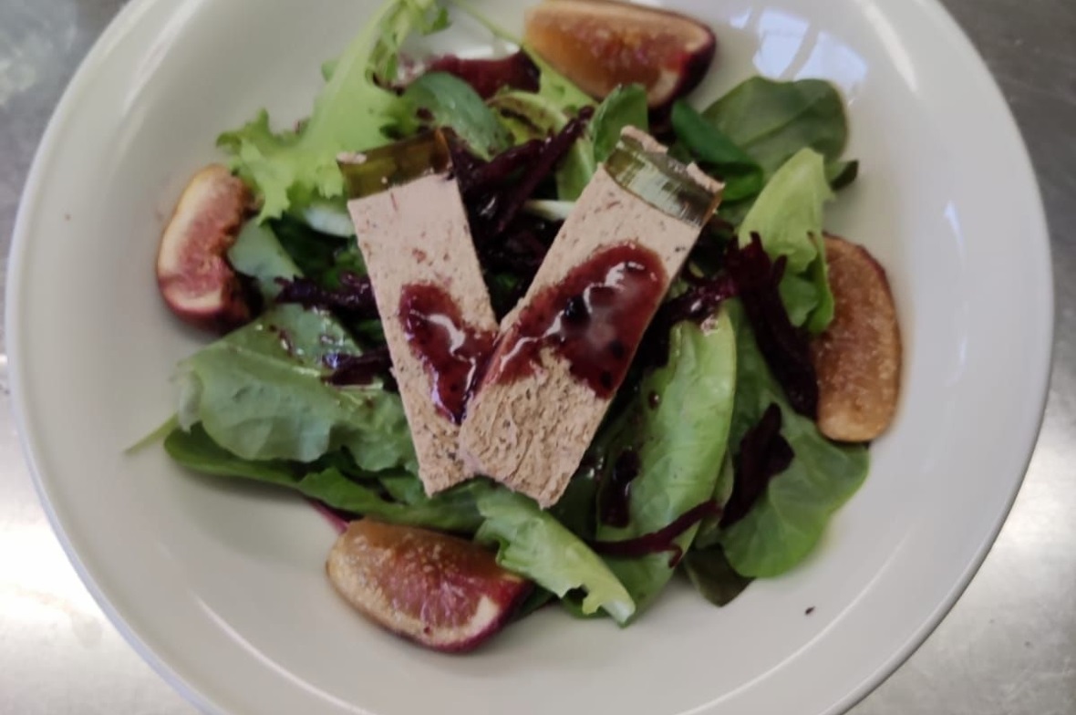 Für Auge und Gaumen ein Genuss: Der Herbstsalat mit Feigen, der auch im Winter vorzüglich schmeckt.