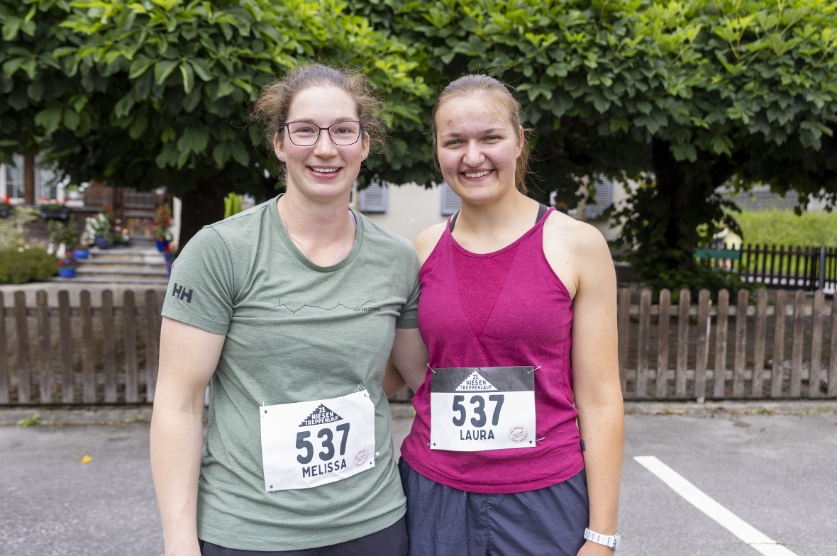 Für Melissa Klossner und Laura Künzi war der Niesen-Treppenlauf ein Erfolg: In der Damen-Staffel erreichten die beiden Schwingerinnen ihr Ziel und liefen ihre Abschnitte je unter einer Stunde.