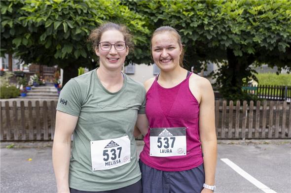 Für Melissa Klossner und Laura Künzi war der Niesen-Treppenlauf ein Erfolg: In der Damen-Staffel erreichten die beiden Schwingerinnen ihr Ziel und liefen ihre Abschnitte je unter einer Stunde.