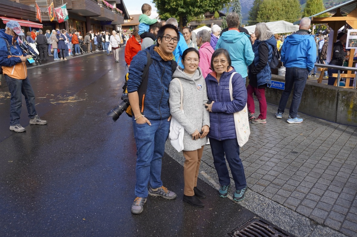 Für das Älplerfest aus Lausanne angereist. Quang anh Bui mit seiner Frau und sei...