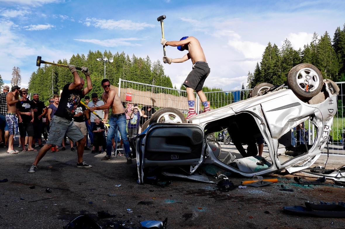 Für die Car-Demolation kamen Besucher aus der ganzen Schweiz.