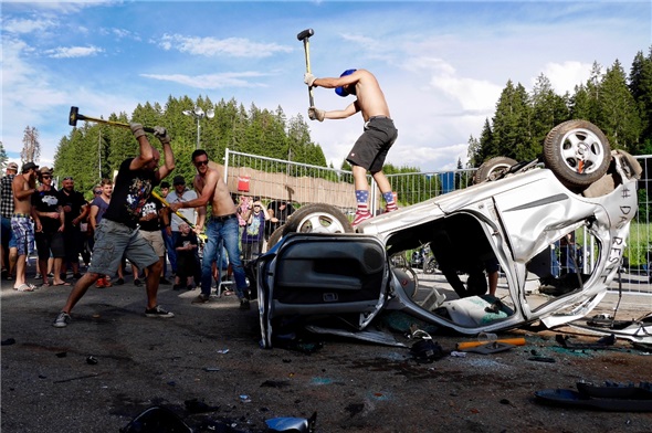 Für die Car-Demolation kamen Besucher aus der ganzen Schweiz.