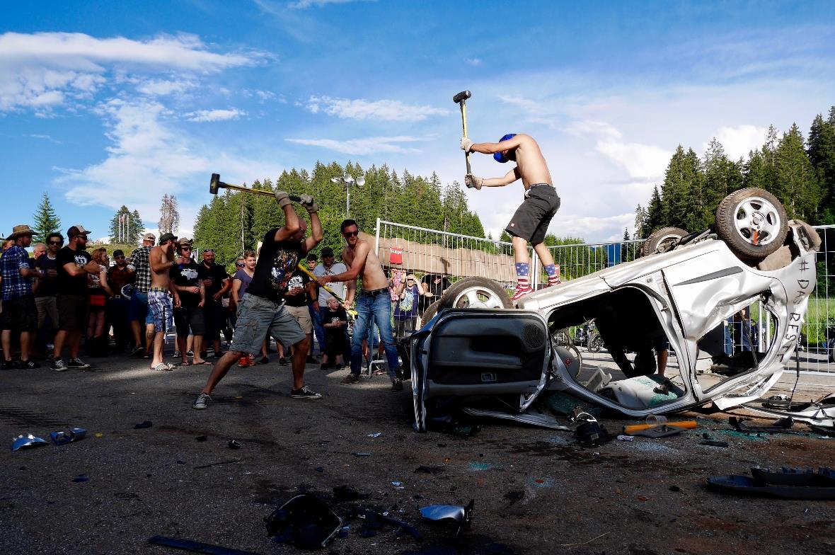 Für die Car-Demolation kamen Besucher aus der ganzen Schweiz.