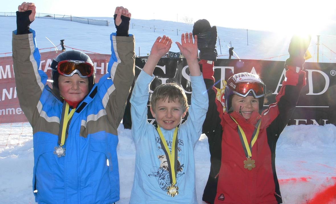 Für einen Zweisimmer Triumph sorgten diese drei strahlenden Medaillengewinner. Von links Silvio Rufener mit Silber, Matthias Grünenwald mit Gold und Kilian Rufener mit Bronze.