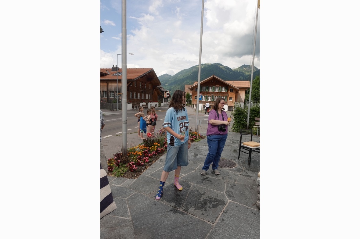 Für einmal in pflotschnassen – aber immer unterschiedlich gefärbten Socken – Noe...