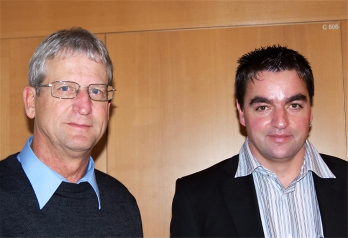 Der Wendepunkt in der Spital-Geschichte Für einmal steht das Simmental nicht auf der Verliererseite: Peter Brügger, Gemeinderatspräsident Erlenbach, die Grossräte Thomas Knutti, Weissenburg, Hans-Jörg Pfister, Zweisimmen und Gemeinderatspräsidentin Anne Speiser, Zweisimmen freuen sich über den Spitalstandortentscheid des STS-Verwaltungsrates.