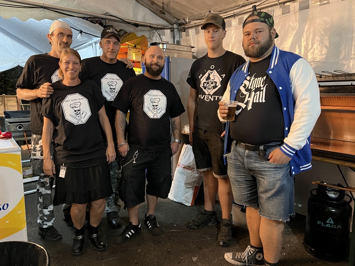 Für leibliches Wohl gesorgt: Das Hells Kitchen Team.