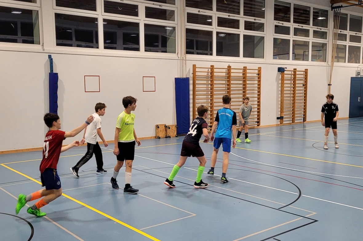 Fussballtraining in kleiner Gruppe,