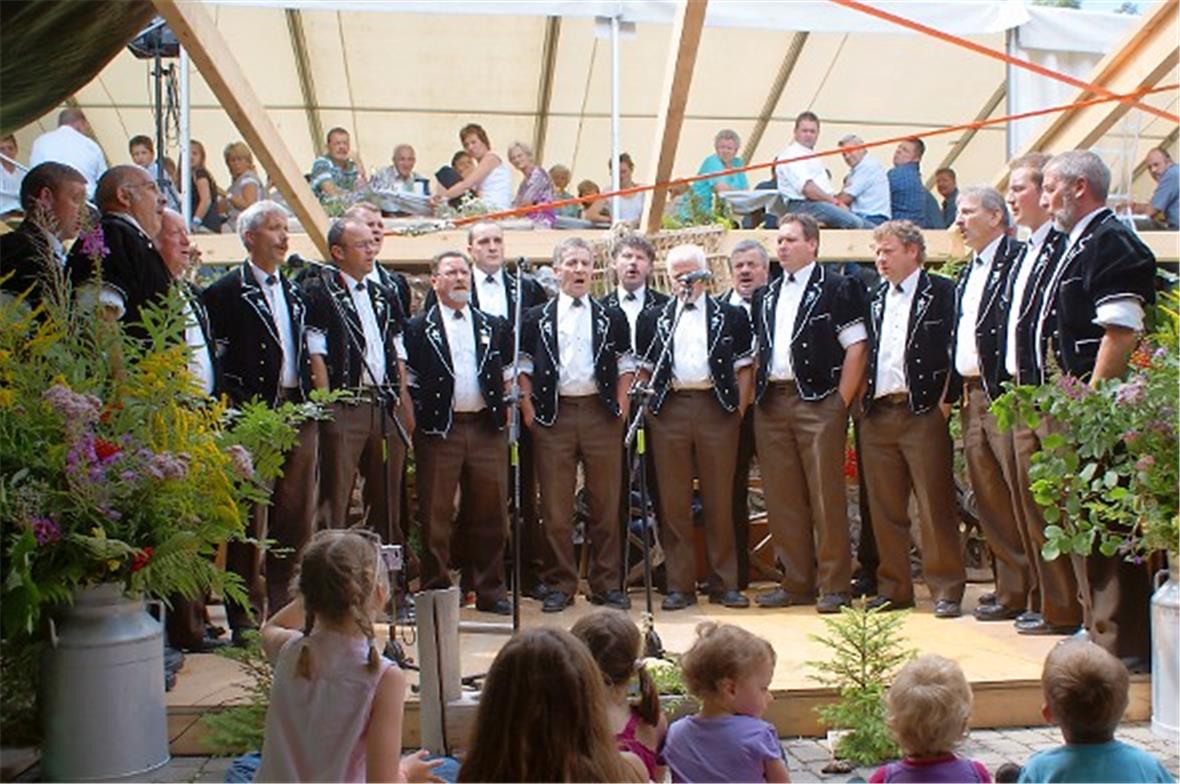 Gastformation aus dem Gürbetal: Jodlerchörli Längenberg.