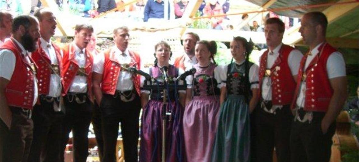 Gastformation aus dem Toggenburg: Jodlerchörli Hüsliberg, Ebnat-Kappel.