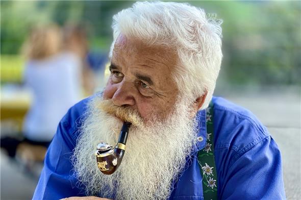 Gastredner Toni Arnold, Bergbauer und Gemeinderat aus Spiringen UR.