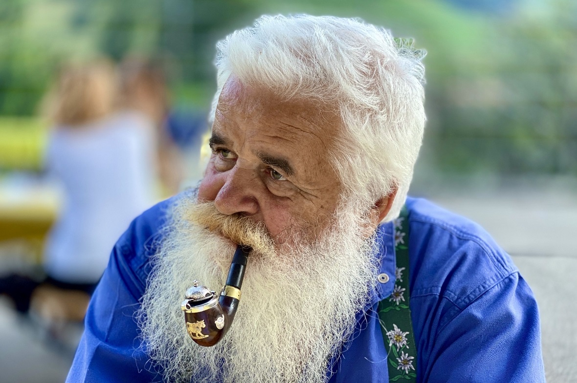 Gastredner Toni Arnold, Bergbauer und Gemeinderat aus Spiringen UR.