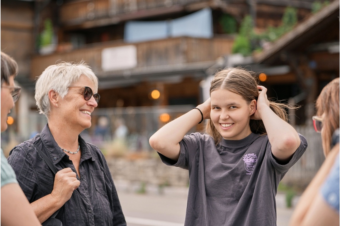 Gautschen von Noemi Blatti nach erfolgreichem Lehrabschluss als Polygrafin.Luzia...