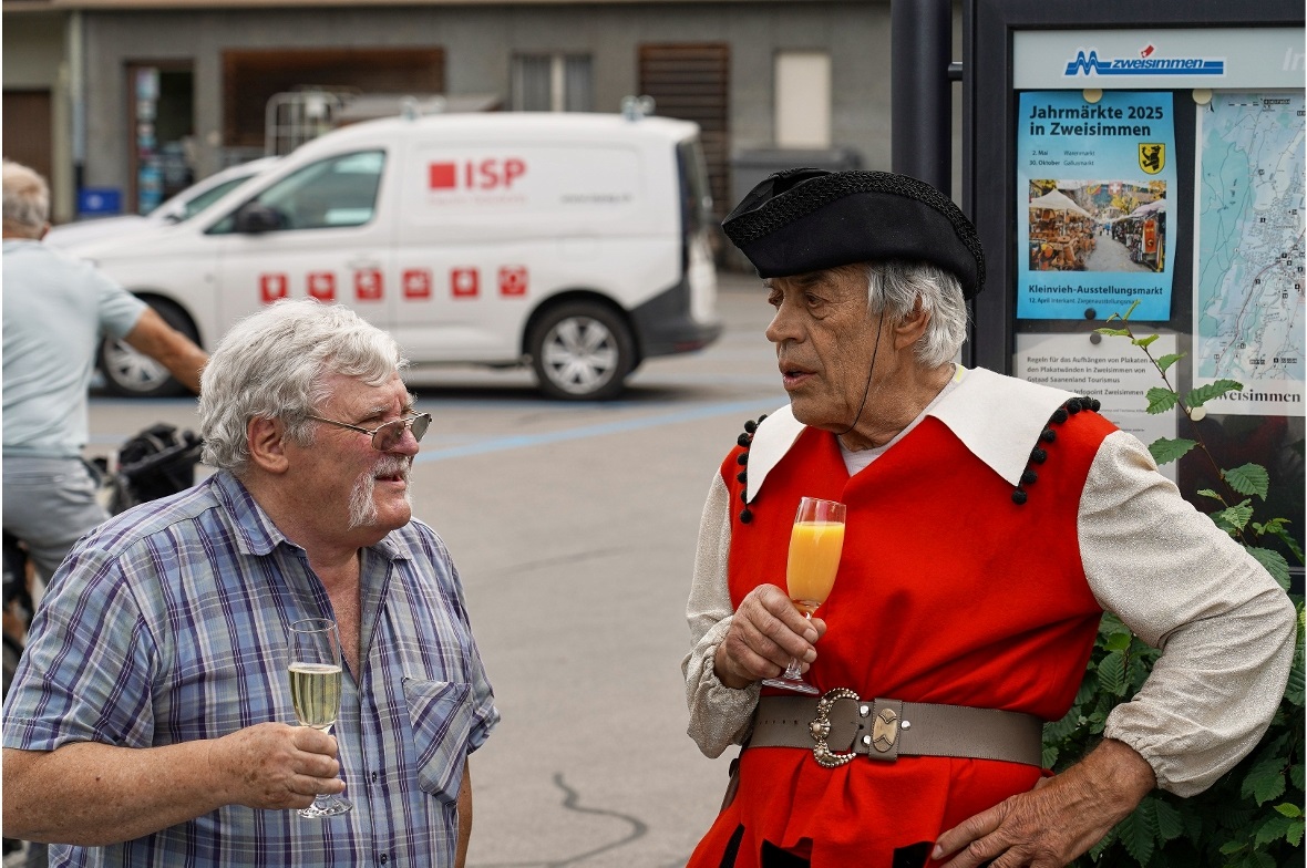 Gautschen von Noemi Blatti nach erfolgreichem Lehrabschluss als Polygrafin. René...