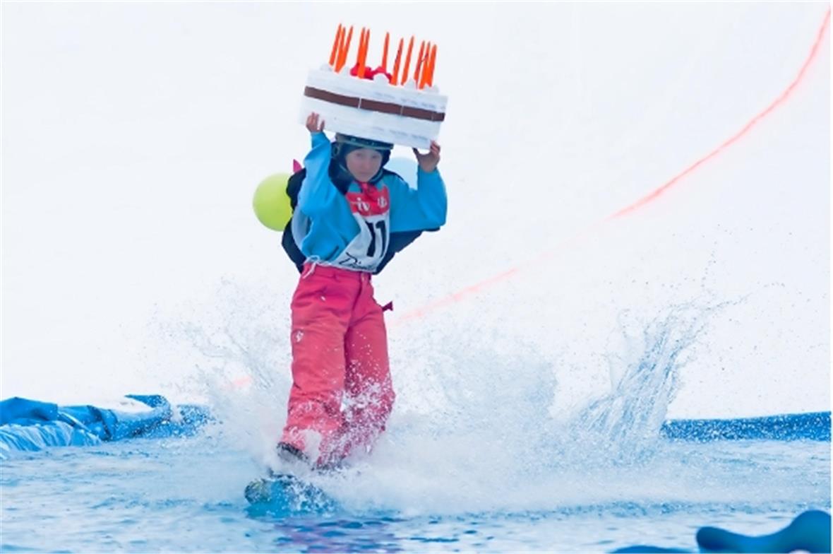 Geburtstagskind Leonie Wiedmer aus Diemtigen auf ihrer Fahrt mit dem preisgekrön...