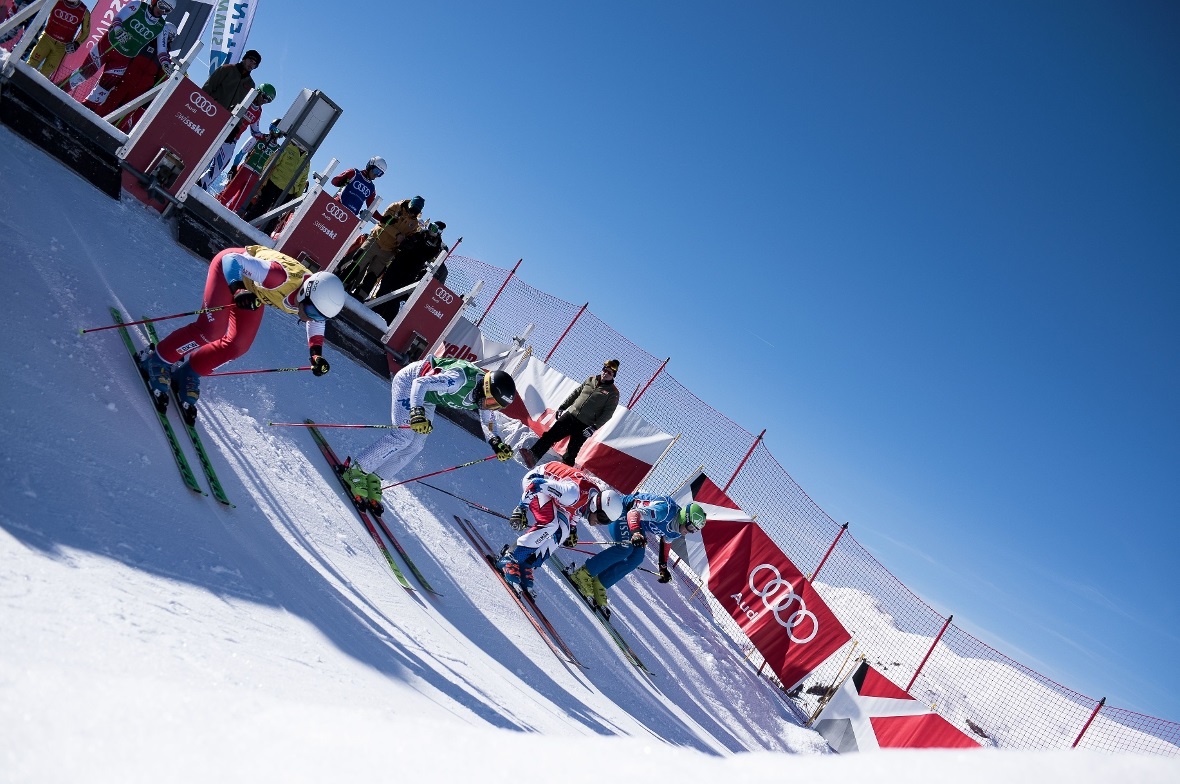 Geglückter Start in den Achtelfinal-Heat des Simmentalers Gil Martin (links) an der Lenk.