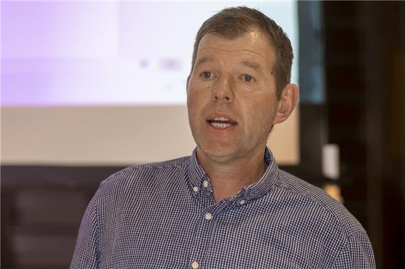 Gemeinde- und Gemeinderatsvizepräsident Fritz Batzli sprang für den verunfallten Gemeindepräsidenten Daniel Kunz ein.