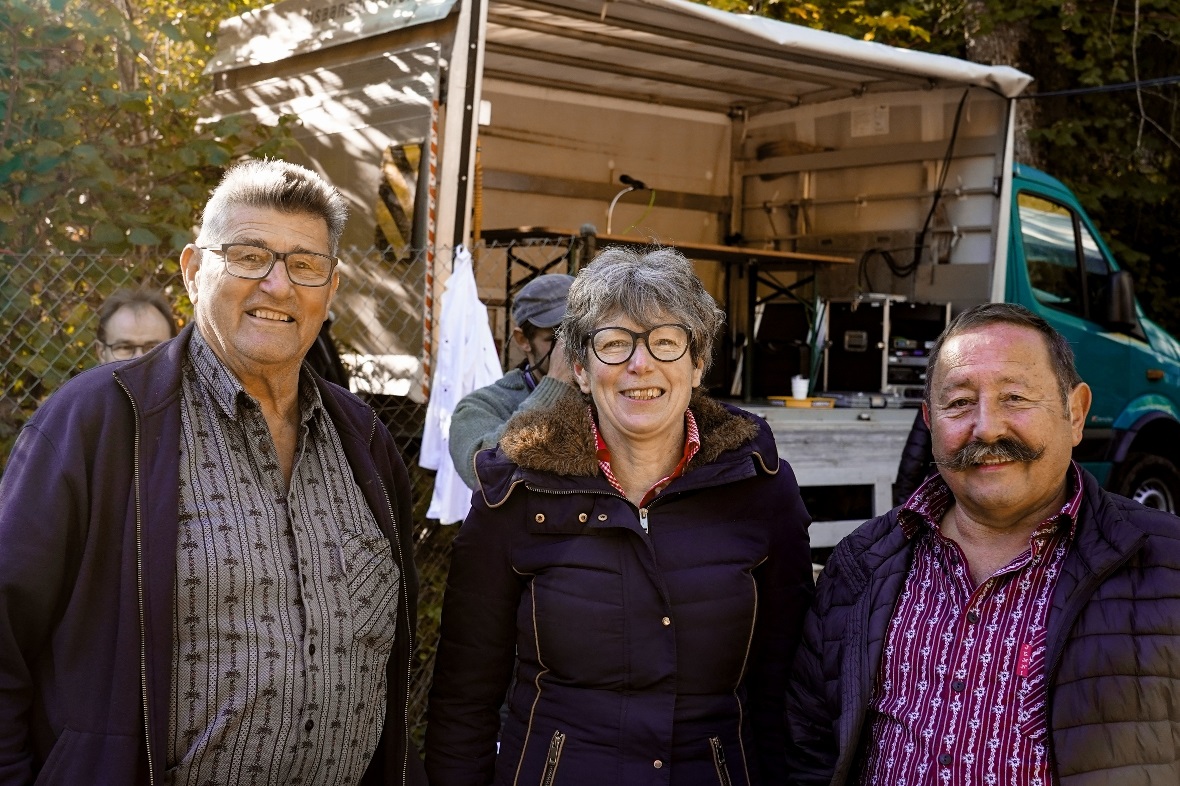 Gemeindepräsident Albert Wampfler (rechts) begrüsste die Besucher der Viehzuchts...