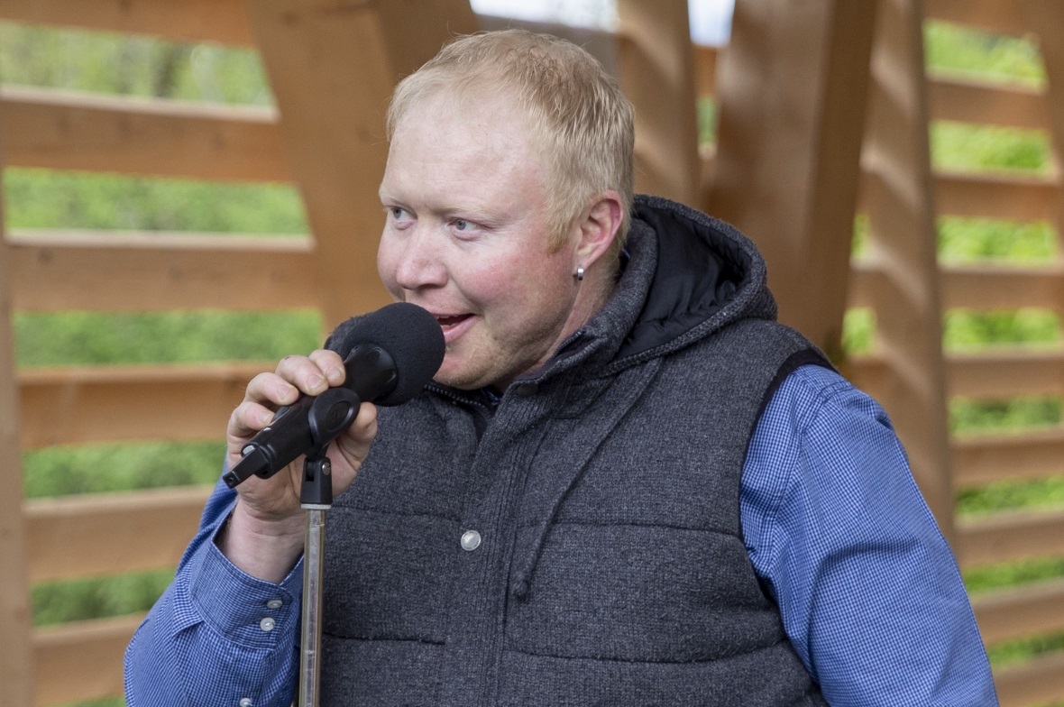 Gemeindepräsident Michael Blatti Oberwil machte die Einleitung beim Brückenfest.
