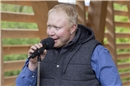 Gemeindepräsident Michael Blatti Oberwil machte die Einleitung beim Brückenfest.