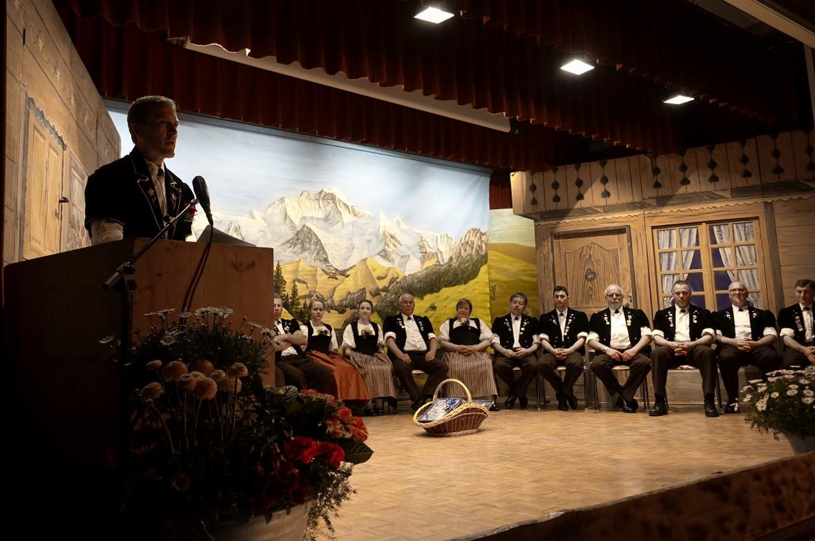 Gemeindepräsident Peter Schmid gratulierte dem Jodlerklub im Namen der Einwohner...