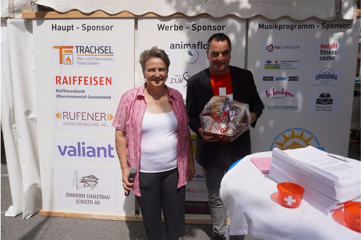 Gemeinderätin Elisabeth Grünenwald, sowie der Festredner Nationalrat Thomas Knut...