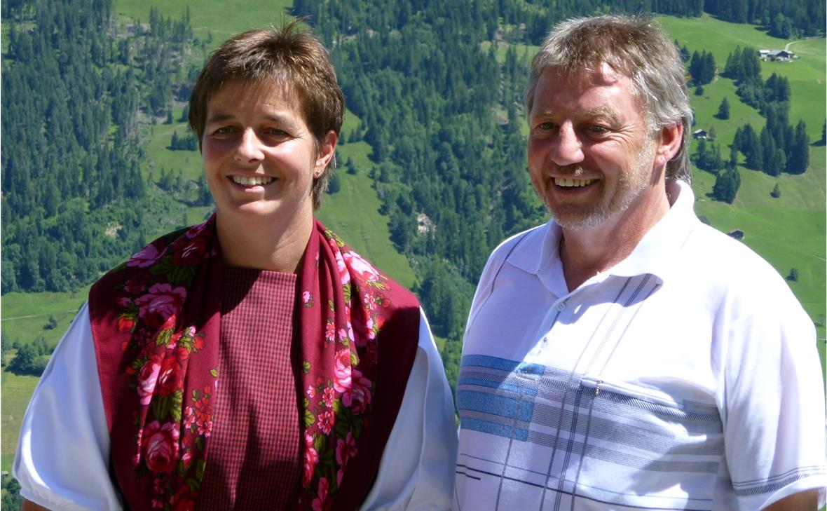 Beeindruckende Festrede von Pfarrer Peter Ryser Gemeinderätin Käthi Rösti mit Festredner Pfarrer Peter Ryser.