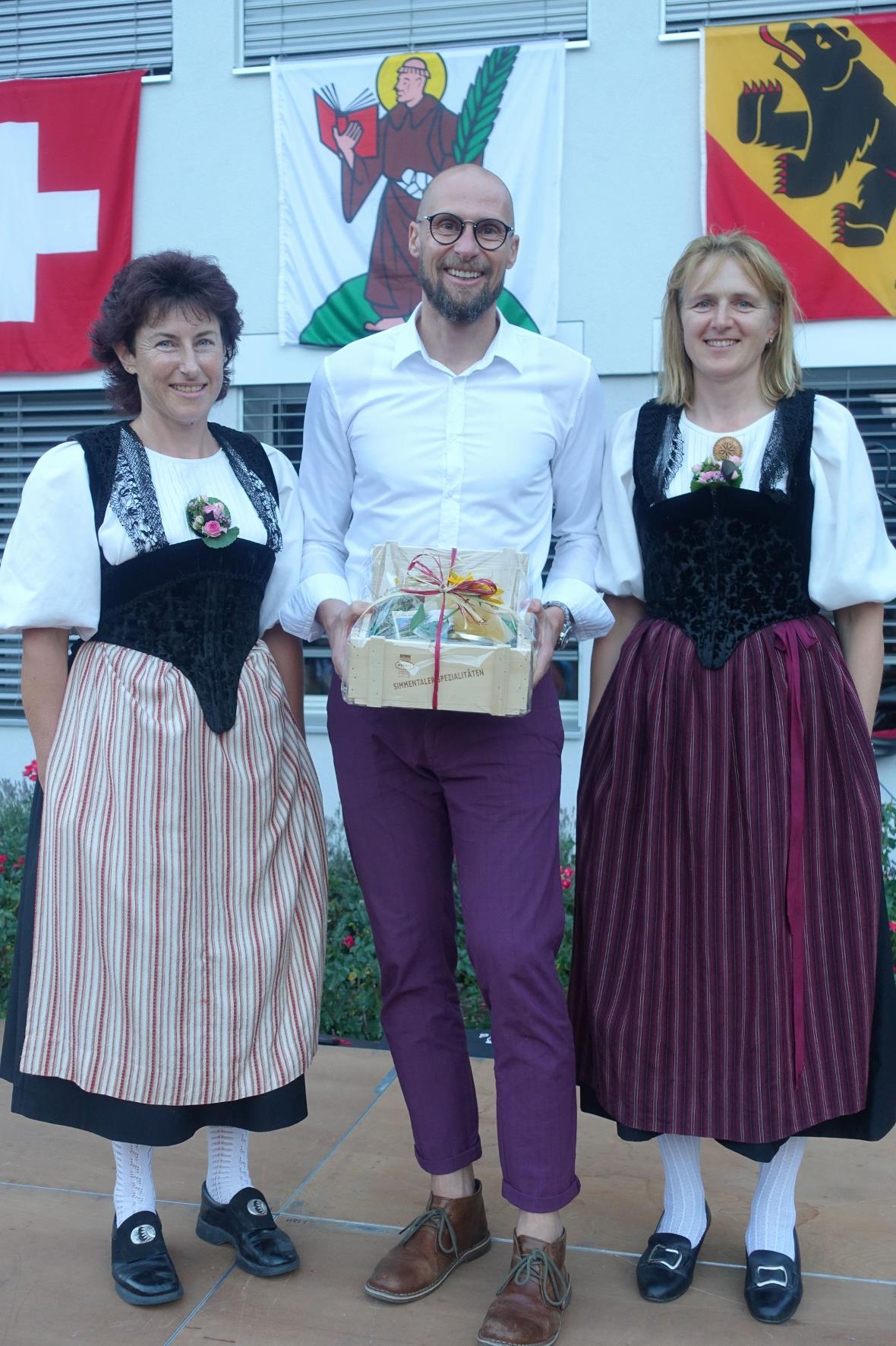 Gemeinderätin Pia Perren und Tourismuspräsidentin Veronika Zumbrunnen nahmen Mar...