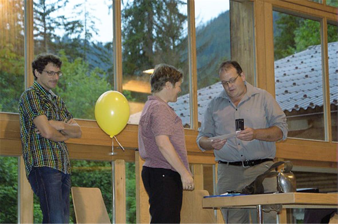 Gemeinderat Ruedy Wyss, Schulleiterin Simone Wampfler und Gemeinderatspräsident ...