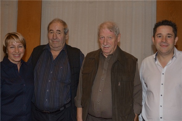 Gemeinderatspräsidentin Barbara Josi dankte Werner Neukomm und Hanspeter Dummermuth zusammen mit Gemeinderat Martin Lörtscher für den jahrzehntelangen Einsatz als Präsident und Sekretär/Kassier der Schwellenkorporation.