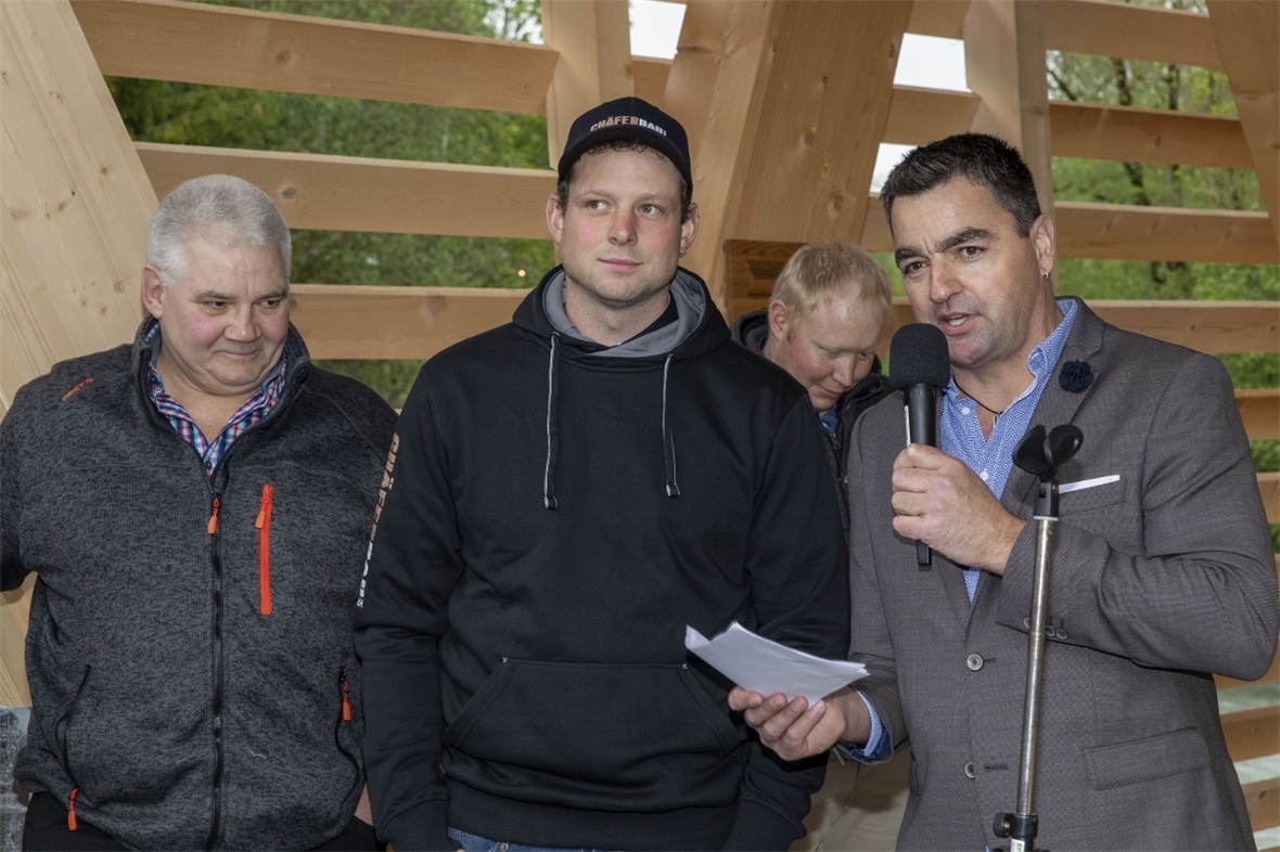 Gemeinderatsvizepräsident Daniel Kunz, Jörg Knutti, Chäfer Bau, und Thomas Knutt...