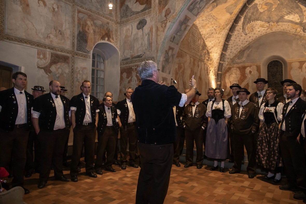 Gemeinsam Jutzte und Jodelte man in der Kirche Erlenbach. Zugaben bei allen Form...