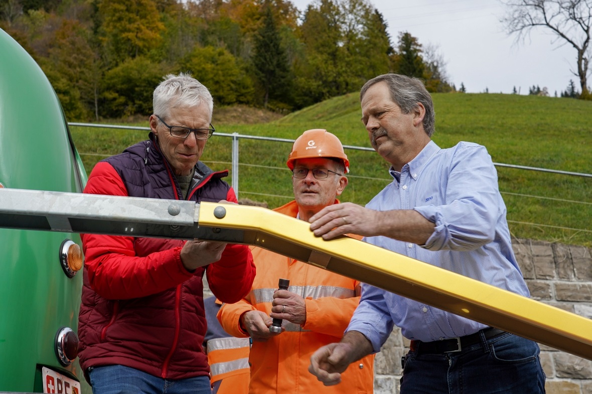 Gemeinsame Sache: Ueli Zeller (Gemeindepräsident Zweisimmen), Christoph Neuhaus ...